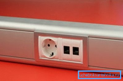 Алюмініевая прастакутная труба ў інтэр'еры пакоя Алюмініевая прастакутная труба ў інтэр'еры пакоя