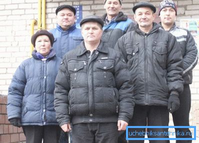 Брыгада слесараў і майстроў гатовая да працы. Брыгада слесараў і майстроў гатовая да працы.