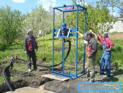 Брыгада спецыялістаў выконвае ротарная бурэнне свідравін на ваду Брыгада спецыялістаў выконвае ротарная бурэнне свідравін на ваду