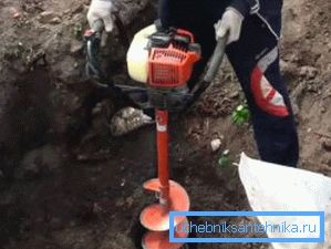 Свідравальная машына з бензінавым рухавіком. Свідравальная машына з бензінавым рухавіком.