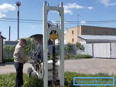 Часцей за ўсё для працы на невялікую глыбіню выкарыстоўваюць шнек.