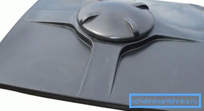 Чорны колер і вялікі пляц паглынання сонечных прамянёў гарантуюць хуткі нагрэў залітай ў бак вады Чорны колер і вялікі пляц паглынання сонечных прамянёў гарантуюць хуткі нагрэў залітай ў бак вады
