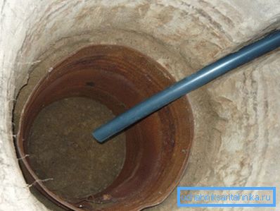 Робім сліў з пластыкавай трубы. Робім сліў з пластыкавай трубы.