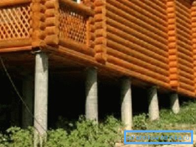 Драўляны дом стварае адносна невялікую нагрузку на падставу.