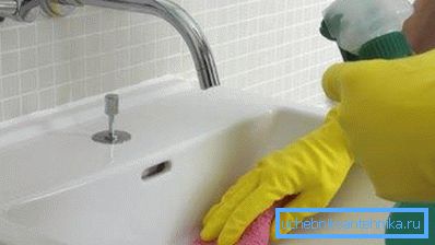 Для нанясення раствора можна выкарыстоўваць звычайны пульверызатар.