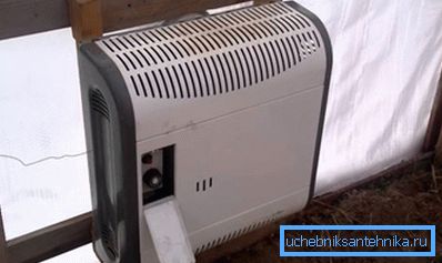 Для абагрэву цяпліцы можа выкарыстоўвацца канвектар, якія працуюць на звадкаваным газе