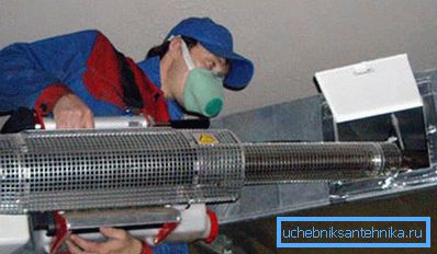 Для ачысткі можа спатрэбіцца спецыялізаванае абсталяванне, якое можа запатрабаваць наяўнасць пэўных навыкаў працы з ім Для ачысткі можа спатрэбіцца спецыялізаванае абсталяванне, якое можа запатрабаваць наяўнасць пэўных навыкаў працы з ім