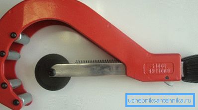 Для порезкой труб лепш выкарыстоўваць спецыяльны інструмент Для порезкой труб лепш выкарыстоўваць спецыяльны інструмент