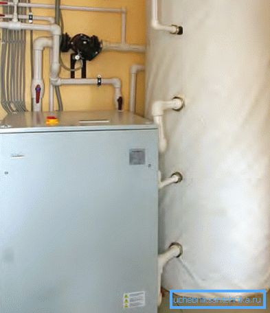 Для стабілізацыі тэмпературы праточнай вады можна выкарыстоўваць цеплавой акумулятар. Для стабілізацыі тэмпературы праточнай вады можна выкарыстоўваць цеплавой акумулятар.