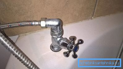 Для стацыянарнай ўстаноўкі праточнага награвальніка я змантаваў на край ванны асобны кран з керамічнай буксуе. Для стацыянарнай ўстаноўкі праточнага награвальніка я змантаваў на край ванны асобны кран з керамічнай буксуе.
