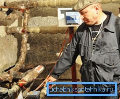 Для запуску ацяплення дастаткова павярнуць патрэбны вентыль, пусціць цепланосбіт і сутыкнуць з труб паветра Для запуску ацяплення дастаткова павярнуць патрэбны вентыль, пусціць цепланосбіт і сутыкнуць з труб паветра