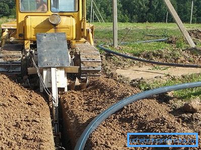 Хатні вадаправод сваімі рукамі робяць без ужывання падобнай тэхнікі, так як яна ператворыць ўчастак у пераараць поле. Хатні вадаправод сваімі рукамі робяць без ужывання падобнай тэхнікі, так як яна ператворыць ўчастак у пераараць поле.