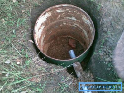Дрэнаж для зліву вады ў душы на загарадным участку Дрэнаж для зліву вады ў душы на загарадным участку