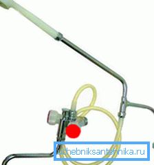 Душавыя калонкі са змяшальнікаў і выліваючы вельмі зручныя, але сама канструкцыя арматуры адрозніваецца ад традыцыйных варыянтаў