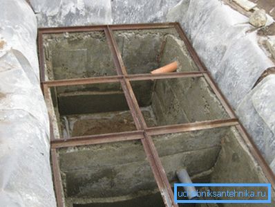 Двухкамерны сэптык пад санвузлом
