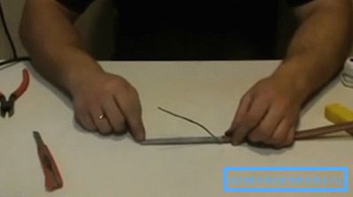 Экран згортваецца жгутиком Экран згортваецца жгутиком