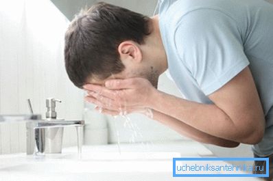 Эксплуатацыя краніка ў ваннай Эксплуатацыя краніка ў ваннай