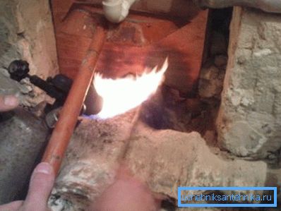 Калі для герметычнасці злучэнне залівалася шэрай, яе можна проста выпаліць Калі для герметычнасці злучэнне залівалася шэрай, яе можна проста выпаліць