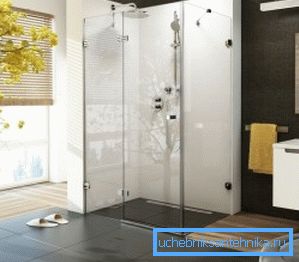 Калі выкарыстоўваць празрыстае шкло, то канструкцыя будзе практычна незаўважнай Калі выкарыстоўваць празрыстае шкло, то канструкцыя будзе практычна незаўважнай