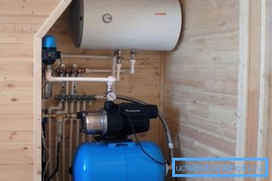 Фрагмент сістэмы водазабеспячэння прыватнага дома. Як любая іншая інжынерная сістэма, гэтая мае патрэбу ў папярэдніх разліках. Фрагмент сістэмы водазабеспячэння прыватнага дома. Як любая іншая інжынерная сістэма, гэтая мае патрэбу ў папярэдніх разліках.