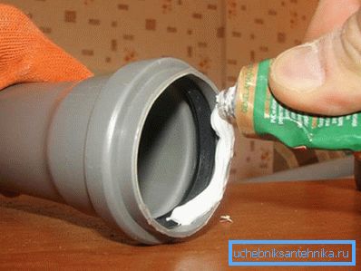 2790 Герметызацыя труб сіліконам