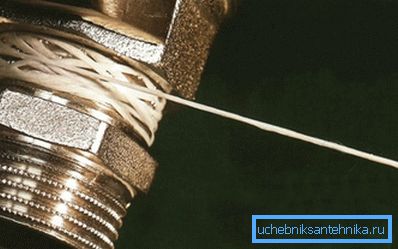 Герметызацыя разьбы палімернай ніткай.