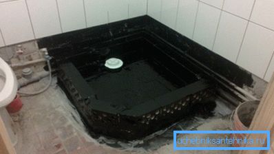 Гідраізаляцыя для душавой кабіны без поддона з дапамогай масцікі на аснове бітуму Гідраізаляцыя для душавой кабіны без поддона з дапамогай масцікі на аснове бітуму