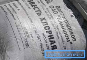 Хлоркавая вапна - добры сродак ачысткі, але ёй трэба спачатку настаяцца, а затым, да таго ж, інструкцыя па ўжыванні патрабуе выдалення асадка