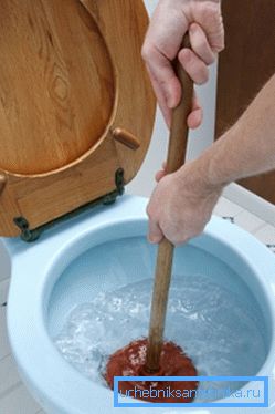 Выкарыстоўваем вантуз для ліквідацыі засора Выкарыстоўваем вантуз для ліквідацыі засора