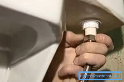 Выраб дазваляе хутка і лёгка падвесці ваду ў самыя недаступныя месцы. Выраб дазваляе хутка і лёгка падвесці ваду ў самыя недаступныя месцы.