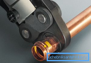 Вырабы змацоўваюцца метадам апрасоўкі з дапамогай спецыяльных абцугоў, інструкцыя падкажа, як гэта рабіць правільна Вырабы змацоўваюцца метадам апрасоўкі з дапамогай спецыяльных абцугоў, інструкцыя падкажа, як гэта рабіць правільна