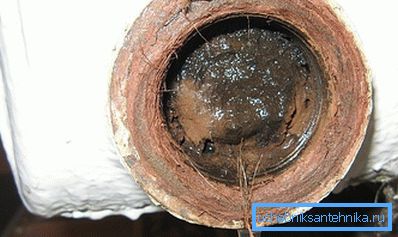 Вапнавыя і гразевыя адклады ў старой сістэме ацяплення. Вапнавыя і гразевыя адклады ў старой сістэме ацяплення.