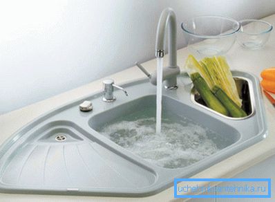 Якія бываюць мыйкі для кухні з «граніту» - з крыламі і без Якія бываюць мыйкі для кухні з «граніту» - з крыламі і без