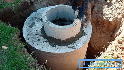 Каналізацыйны калодзеж з бетонных кольцаў