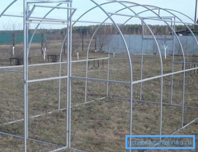 Каркас для вырабу цяпліцы або шклярніцы выраблены з алюмінія праслужыць нашмат даўжэй, чым выраб з чорнага металу Каркас для вырабу цяпліцы або шклярніцы выраблены з алюмінія праслужыць нашмат даўжэй, чым выраб з чорнага металу