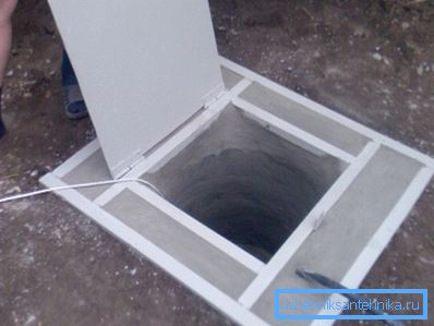Кесон з бетону з люкам