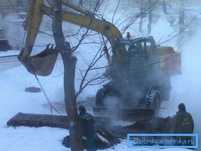 Класічны прыклад прарыву зношанай цеплатрасы