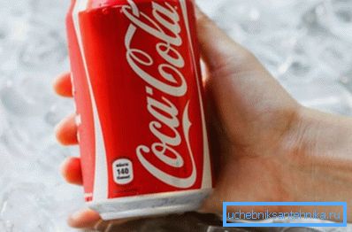 Кола здольная справіцца з бурым налётам на ўнітазе Кола здольная справіцца з бурым налётам на ўнітазе