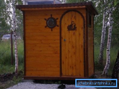Канструкцыя закрытага тыпу адрозніваецца надзейнасцю і цяплом, але мае патрэбу ў падсветцы. Канструкцыя закрытага тыпу адрозніваецца надзейнасцю і цяплом, але мае патрэбу ў падсветцы.