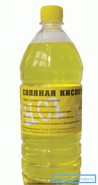 Канцэнтраваная саляная кіслата прадаецца ў поліэтыленавай бутэльцы. Канцэнтраваная саляная кіслата прадаецца ў поліэтыленавай бутэльцы.