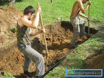 Копке катлавана пад каналізацыйную шахту. Копке катлавана пад каналізацыйную шахту.