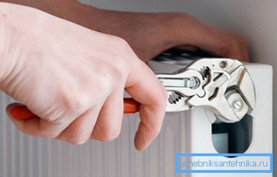 Кран Маеўскага прызначаны для скіду назапашанага ў сістэме ацяплення паветра Кран Маеўскага прызначаны для скіду назапашанага ў сістэме ацяплення паветра