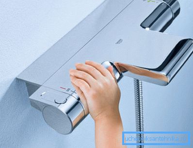 Кранам карыстаецца дзіця Кранам карыстаецца дзіця