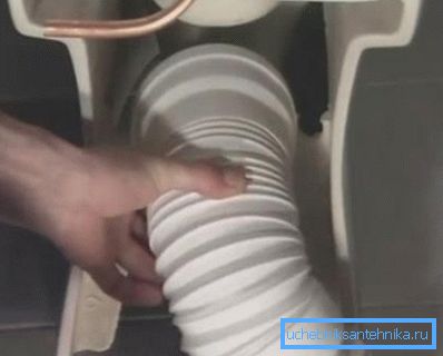 Мацаванне гофры да выпускнога патрубку Мацаванне гофры да выпускнога патрубку