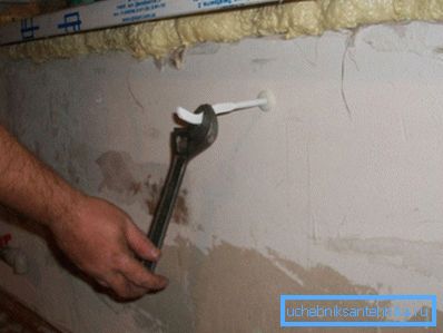 Кранштэйны проста ўкручваюцца ў падрыхтаванае адтуліну Кранштэйны проста ўкручваюцца ў падрыхтаванае адтуліну