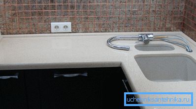 Кварцавыя мыйкі для кухні з такой жа стальніцай Кварцавыя мыйкі для кухні з такой жа стальніцай