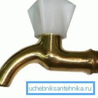 Латуневы прахадной кран з вентылем і з носікам Латуневы прахадной кран з вентылем і з носікам