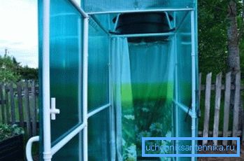 Лёгкая душавая кабіна для дачы з распранальняй з полікарбаната - сучаснае рашэнне, якое адрозніваецца тым, што канструкцыя прапускае святло Лёгкая душавая кабіна для дачы з распранальняй з полікарбаната - сучаснае рашэнне, якое адрозніваецца тым, што канструкцыя прапускае святло