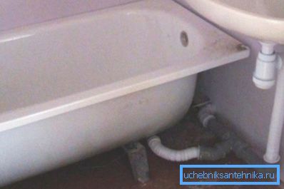 Лепш выкарыстоўваць для ваннай пластыкавыя і метала-пластыкавыя трубы