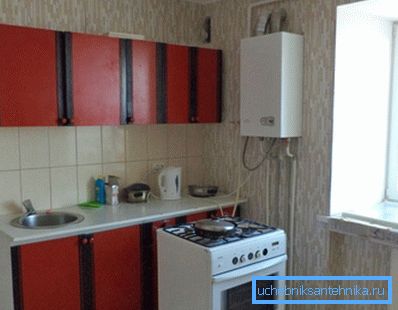 Аматарскае фота газавага катла, які ўсталяваны ў кватэры шматпавярховага дома Аматарскае фота газавага катла, які ўсталяваны ў кватэры шматпавярховага дома